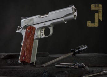 Colt 1911 Commander Handgun Picture