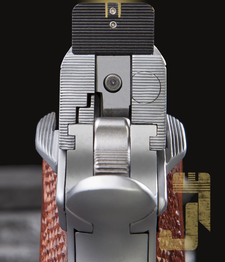 Colt 1911 Commander Handgun Image 3
